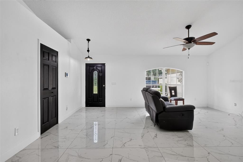 For Sale: $380,000 (4 beds, 2 baths, 1619 Square Feet)