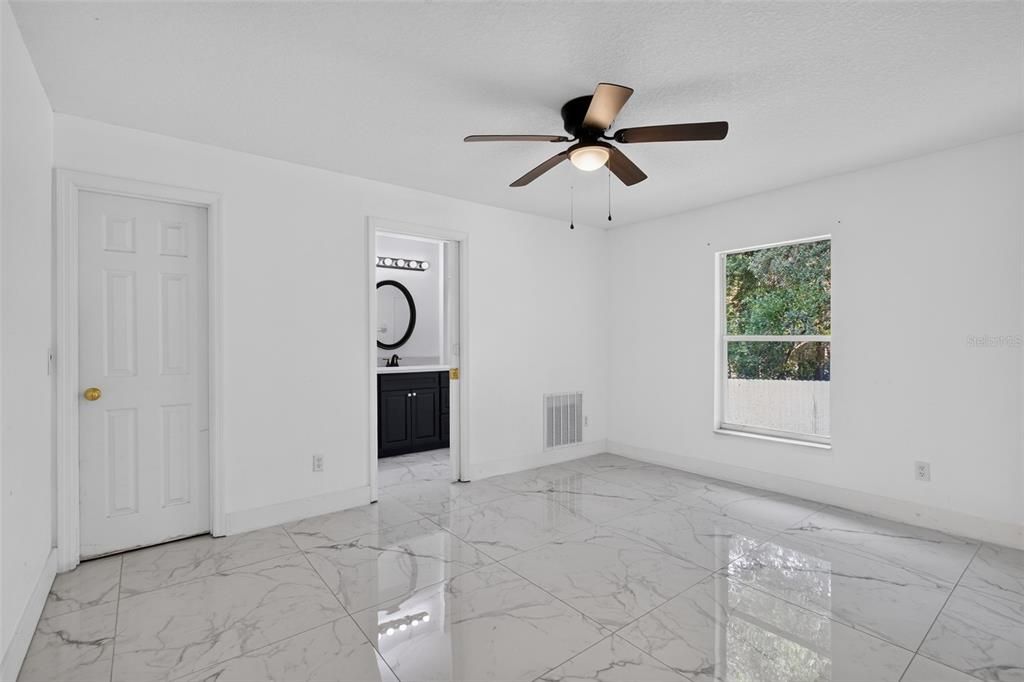 For Sale: $380,000 (4 beds, 2 baths, 1619 Square Feet)
