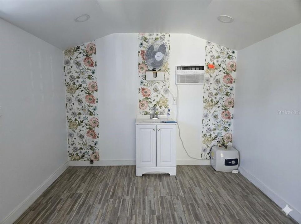For Sale: $380,000 (4 beds, 2 baths, 1619 Square Feet)