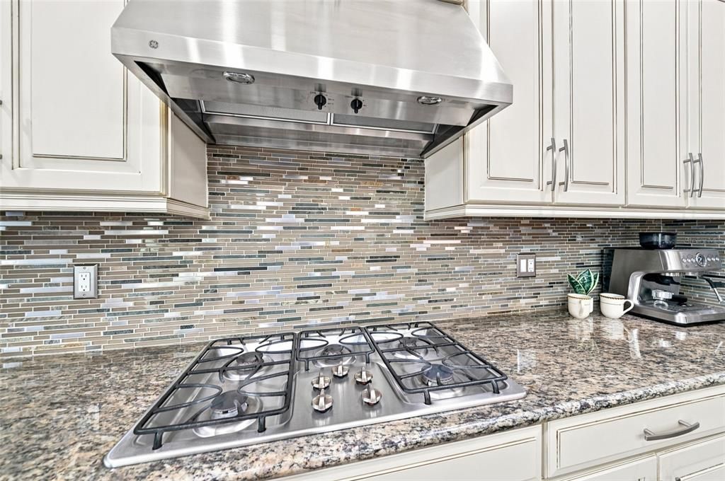 For Sale: $950,000 (3 beds, 3 baths, 2738 Square Feet)