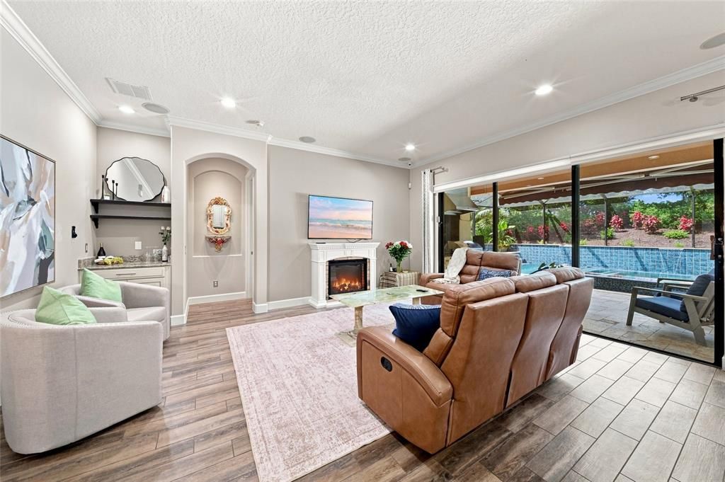 For Sale: $950,000 (3 beds, 3 baths, 2738 Square Feet)