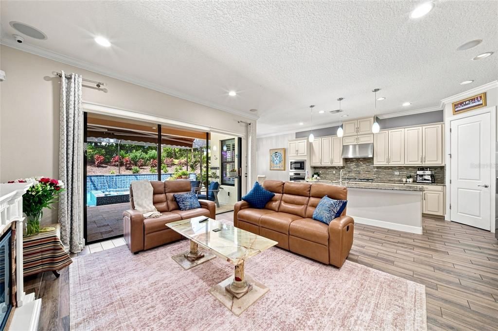 For Sale: $950,000 (3 beds, 3 baths, 2738 Square Feet)