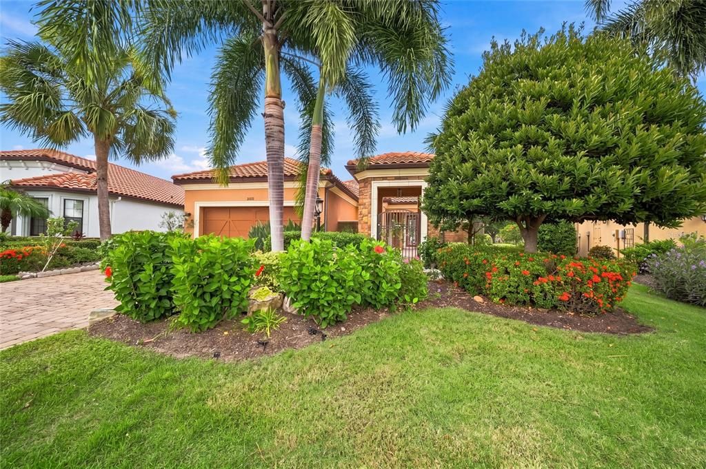 For Sale: $950,000 (3 beds, 3 baths, 2738 Square Feet)