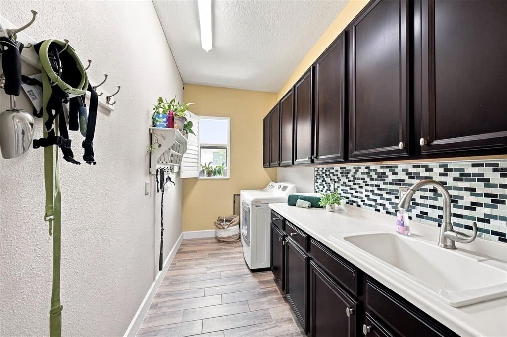 For Sale: $950,000 (3 beds, 3 baths, 2738 Square Feet)