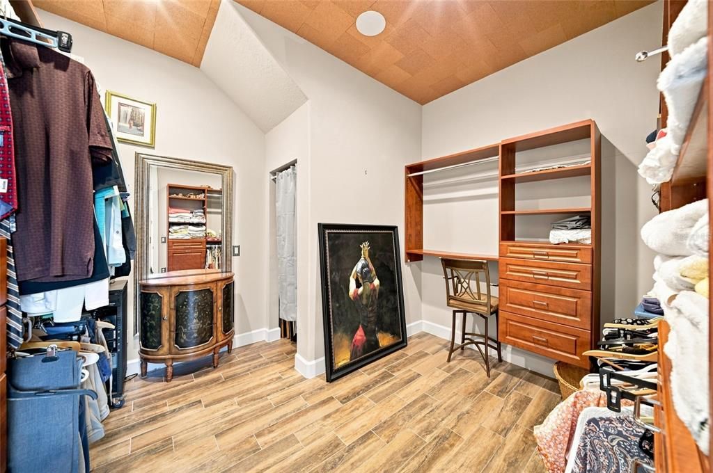 For Sale: $950,000 (3 beds, 3 baths, 2738 Square Feet)