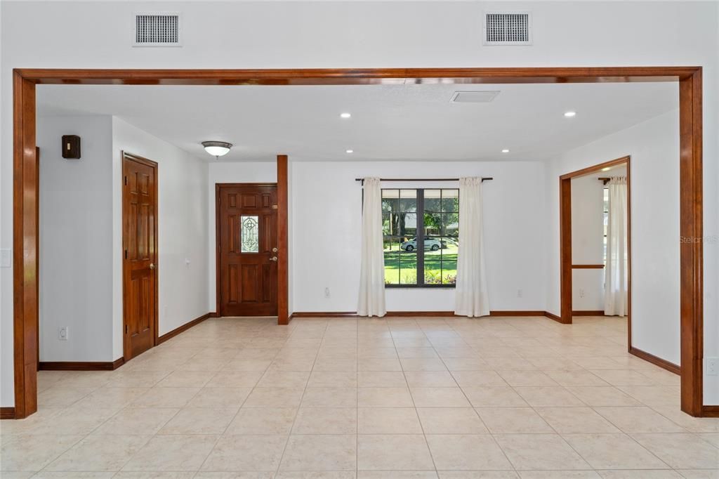 En Renta: $4,650 (4 camas, 3 baños, 2540 Pies cuadrados)