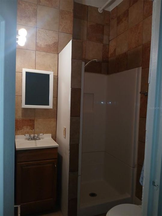Active With Contract: $1,450 (1 beds, 2 baths, 500 Square Feet)