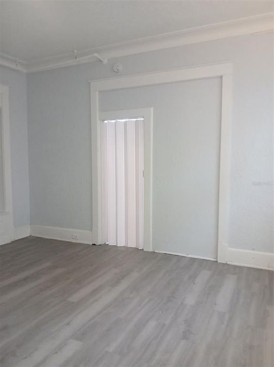 Active With Contract: $1,450 (1 beds, 2 baths, 500 Square Feet)