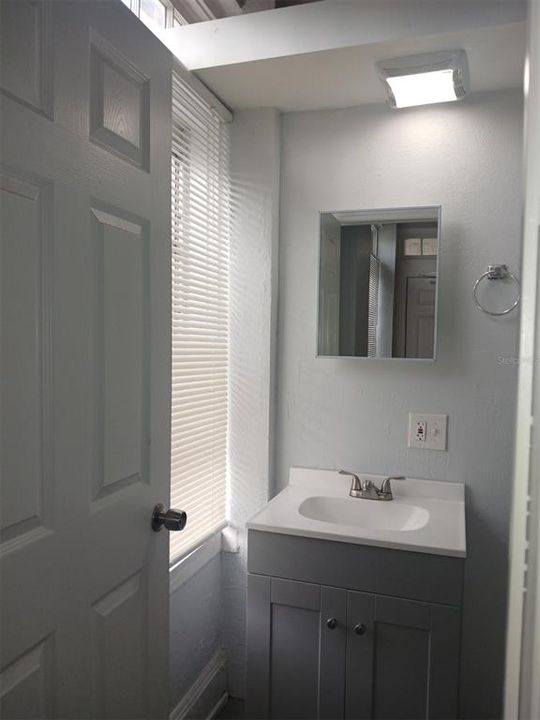 Active With Contract: $1,450 (1 beds, 2 baths, 500 Square Feet)