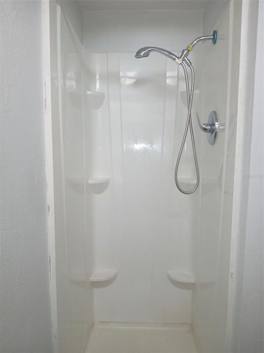 Active With Contract: $1,450 (1 beds, 2 baths, 500 Square Feet)