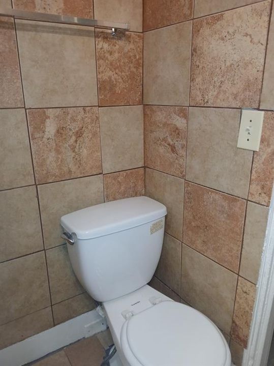 Active With Contract: $1,450 (1 beds, 2 baths, 500 Square Feet)