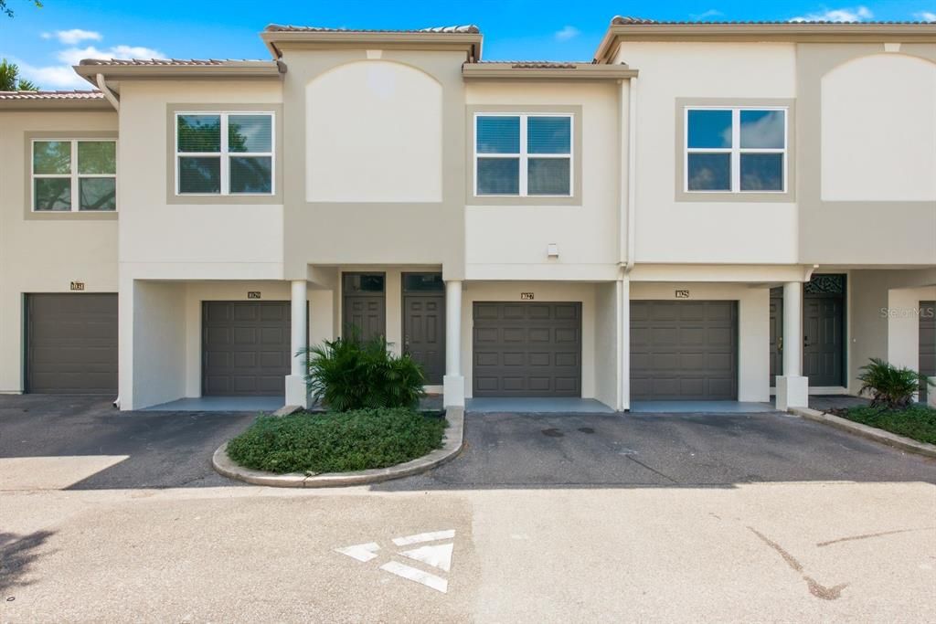 : $520,000 (2 beds, 2 baths, 1068 Square Feet)