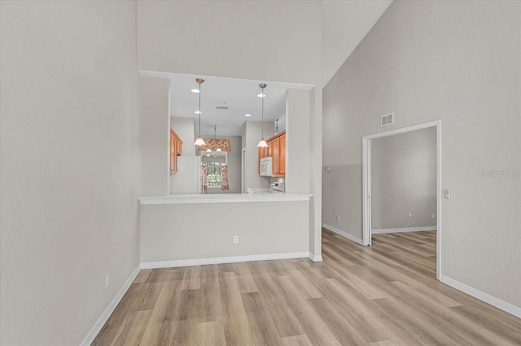На продажу: $239,900 (2 спален, 2 ванн, 1316 Квадратных фут)