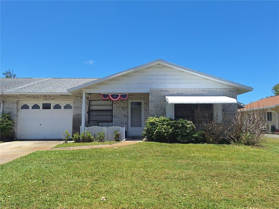 For Sale: $195,000 (2 beds, 2 baths, 1121 Square Feet)