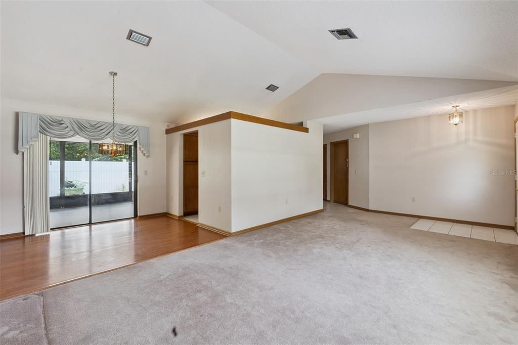 На продажу: $335,000 (3 спален, 2 ванн, 1677 Квадратных фут)