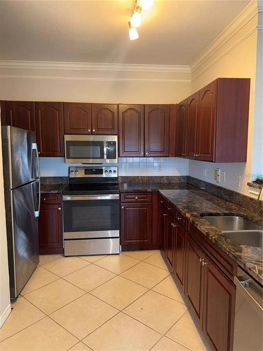 В аренду: $1,900 (2 спален, 2 ванн, 1140 Квадратных фут)