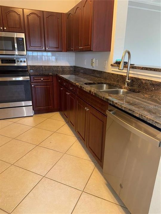 В аренду: $1,900 (2 спален, 2 ванн, 1140 Квадратных фут)