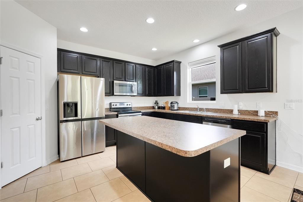 For Sale: $365,000 (4 beds, 2 baths, 1859 Square Feet)