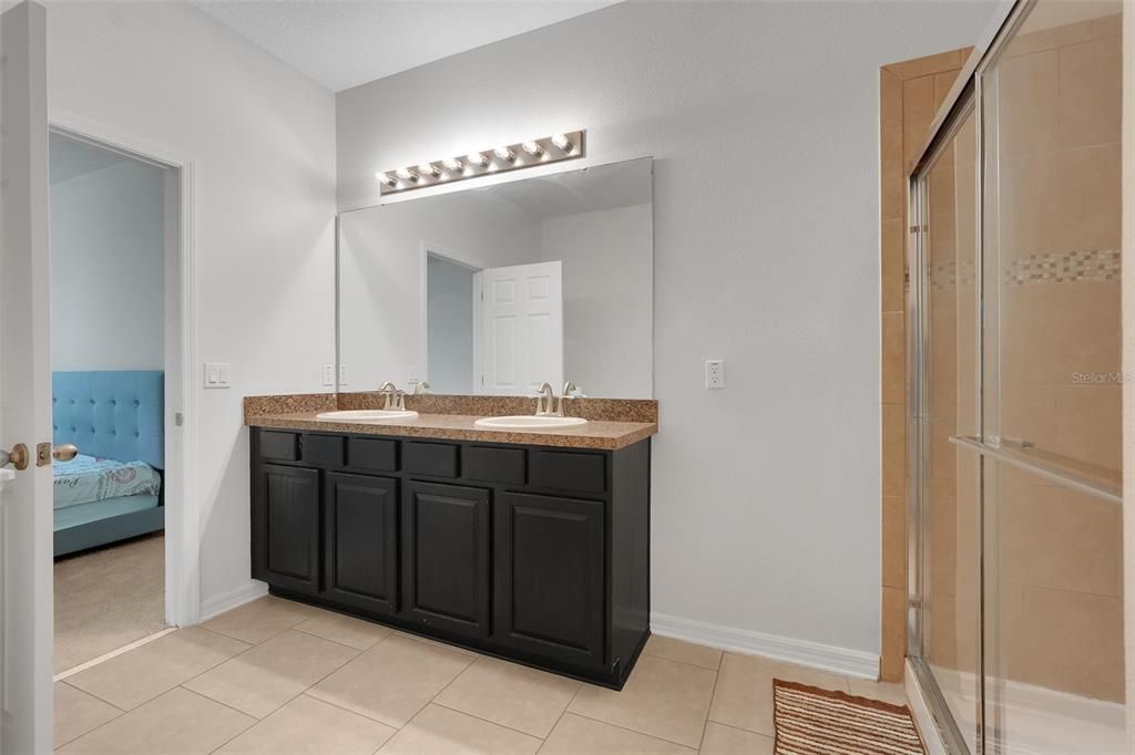 For Sale: $365,000 (4 beds, 2 baths, 1859 Square Feet)