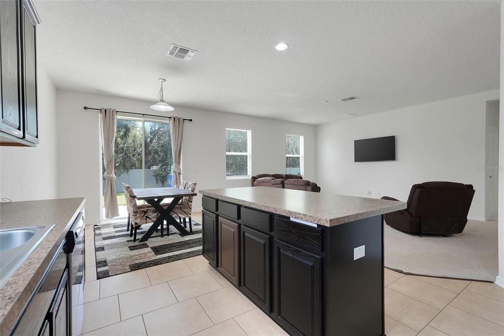 For Sale: $365,000 (4 beds, 2 baths, 1859 Square Feet)