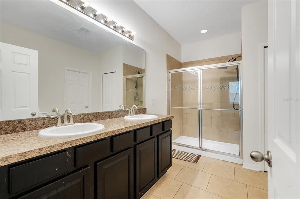 For Sale: $365,000 (4 beds, 2 baths, 1859 Square Feet)