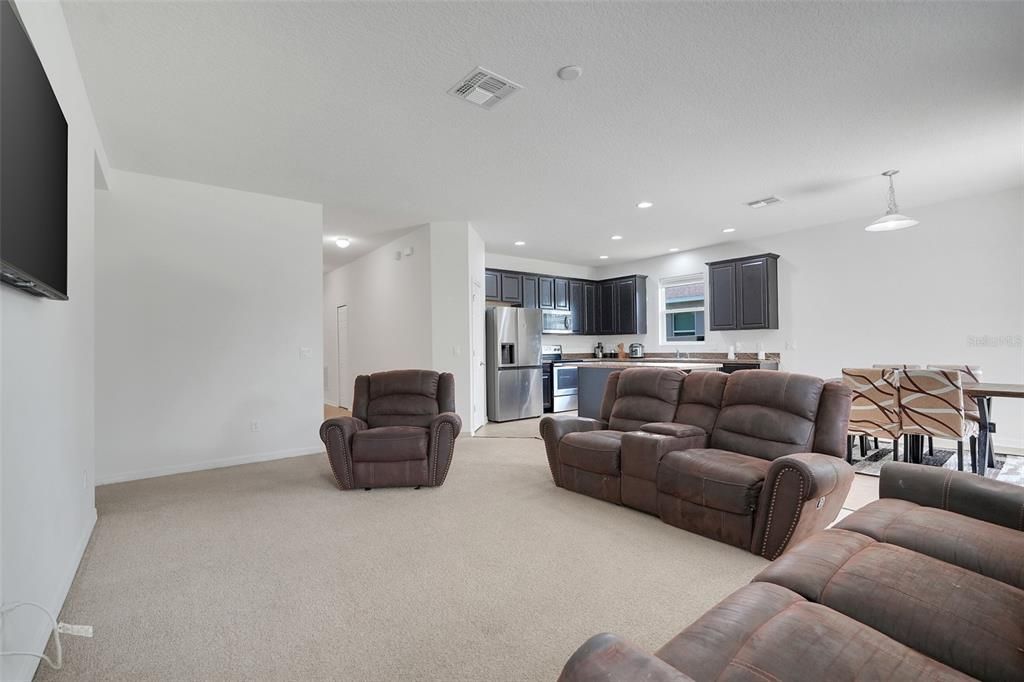 For Sale: $365,000 (4 beds, 2 baths, 1859 Square Feet)