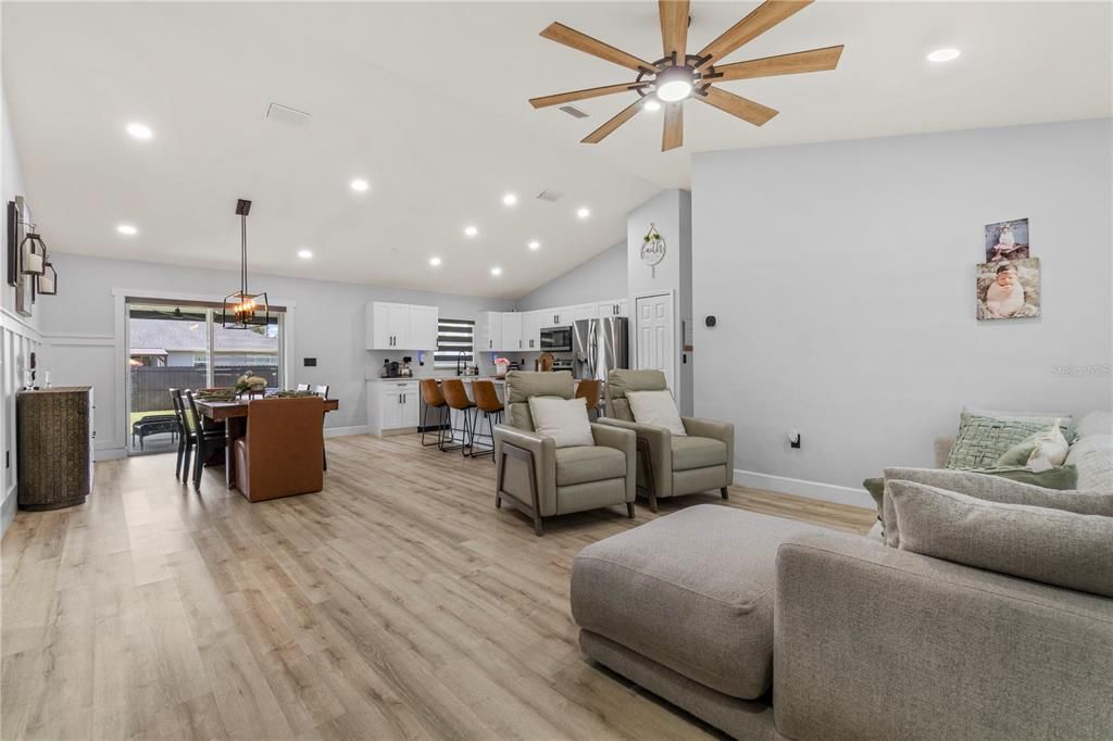 For Sale: $299,000 (3 beds, 2 baths, 1384 Square Feet)