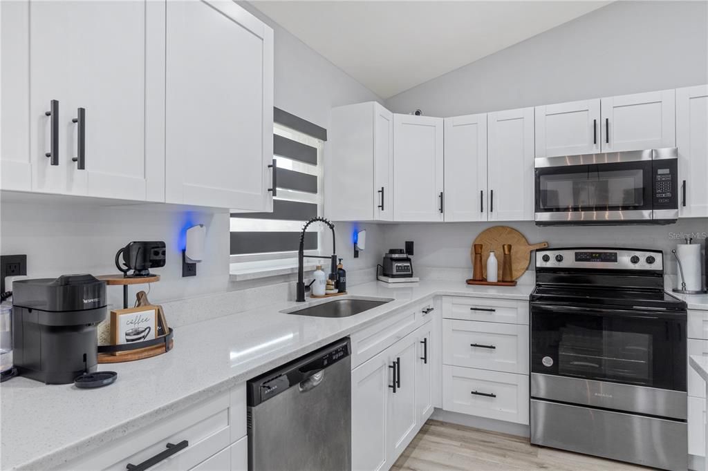 For Sale: $299,000 (3 beds, 2 baths, 1384 Square Feet)
