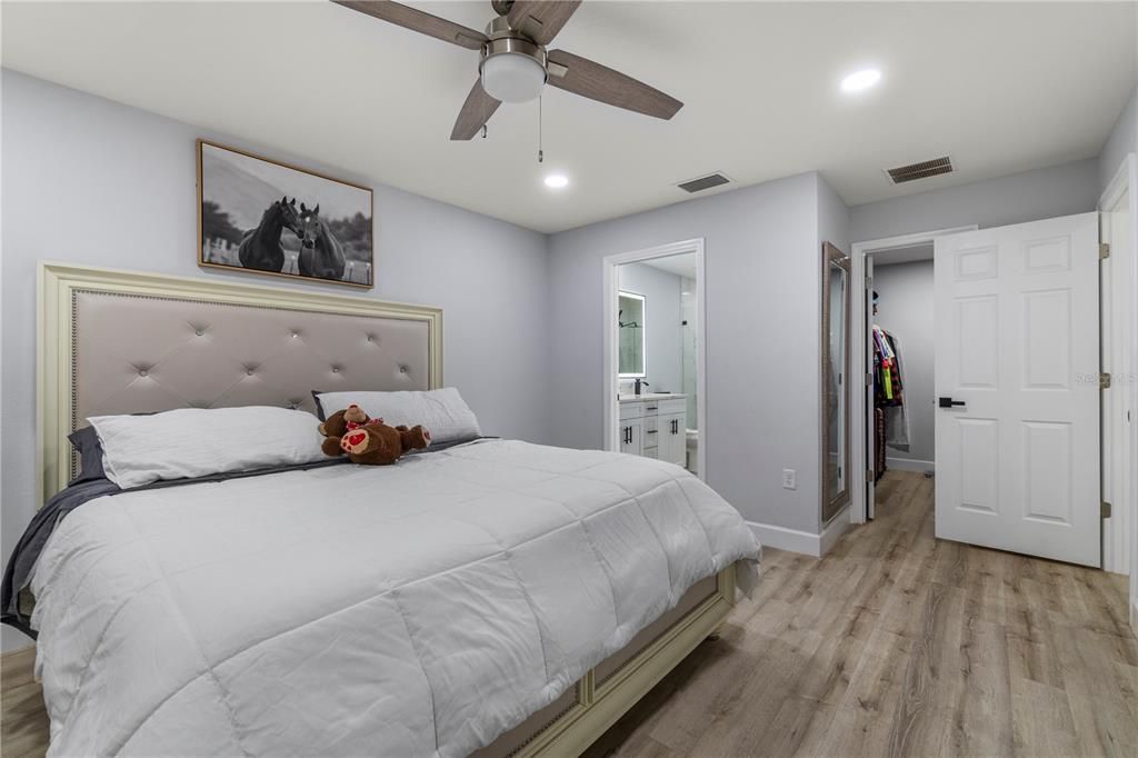 For Sale: $299,000 (3 beds, 2 baths, 1384 Square Feet)