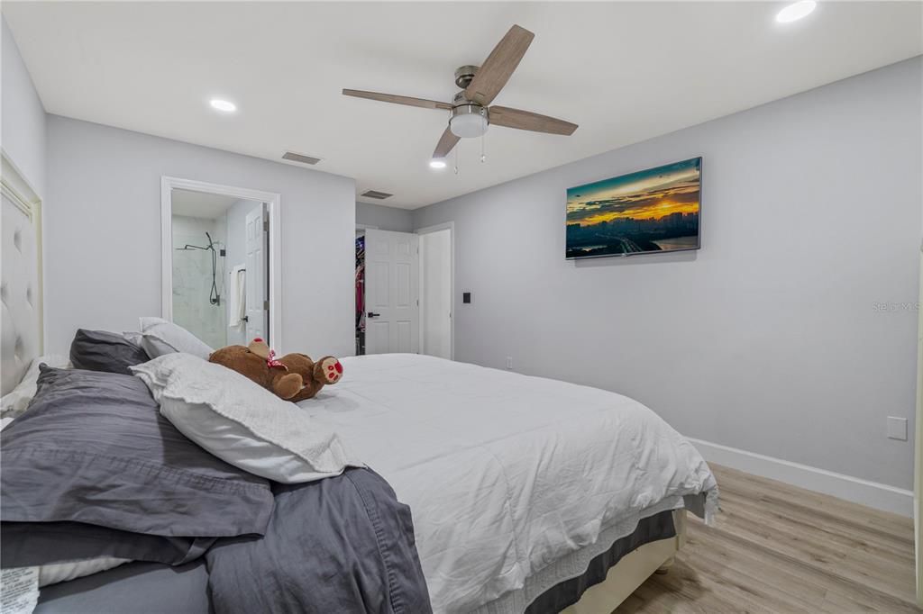 For Sale: $299,000 (3 beds, 2 baths, 1384 Square Feet)