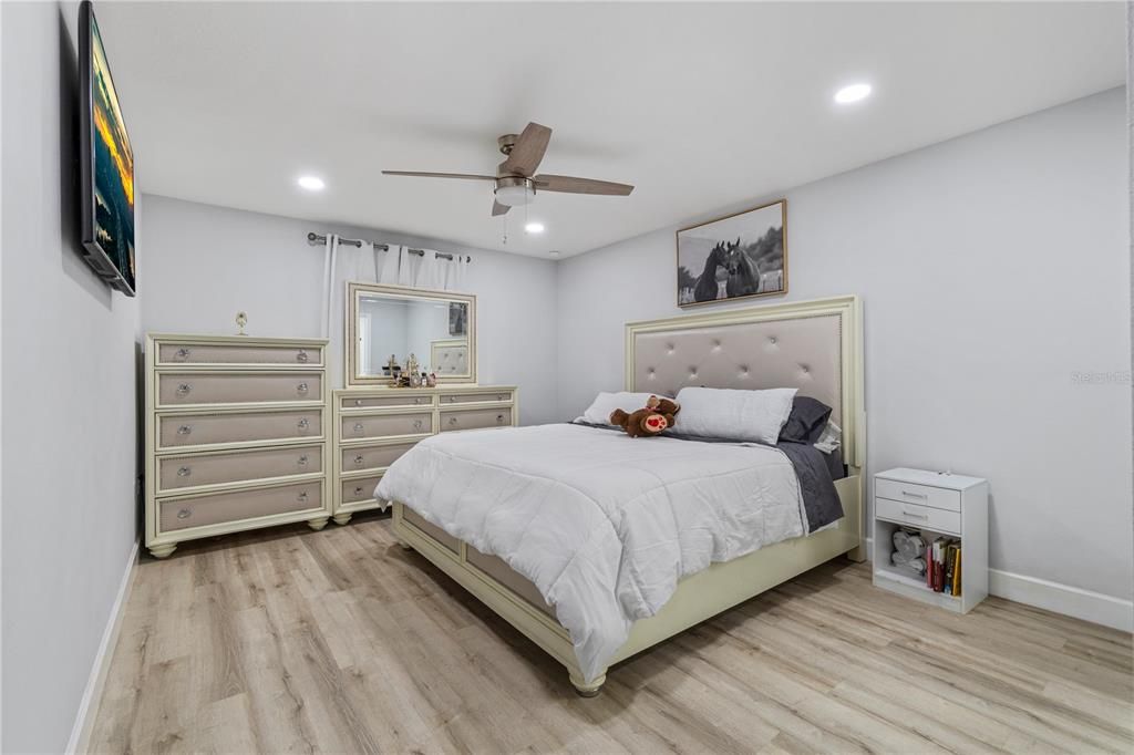 For Sale: $299,000 (3 beds, 2 baths, 1384 Square Feet)