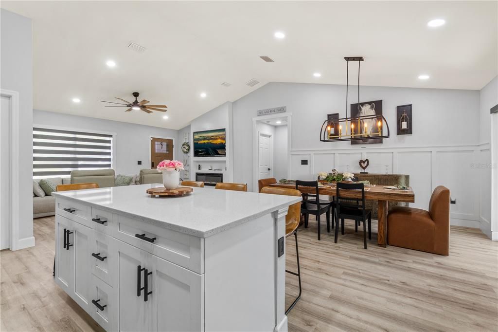 For Sale: $299,000 (3 beds, 2 baths, 1384 Square Feet)