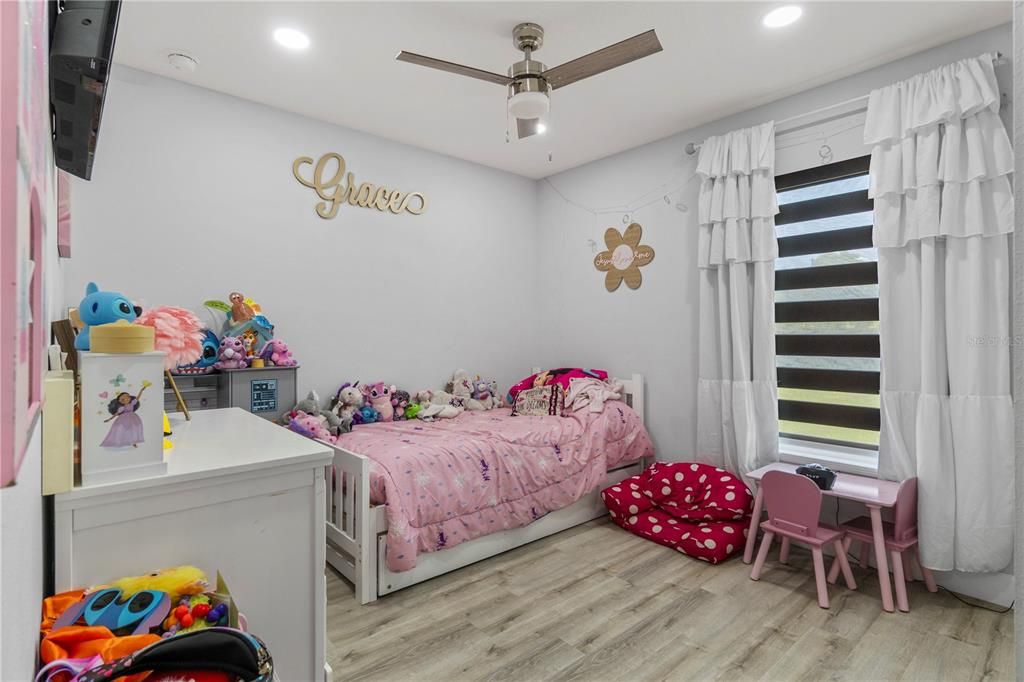 For Sale: $299,000 (3 beds, 2 baths, 1384 Square Feet)