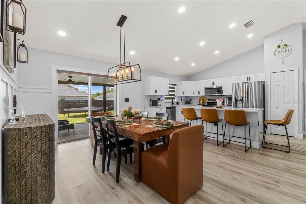 For Sale: $299,000 (3 beds, 2 baths, 1384 Square Feet)