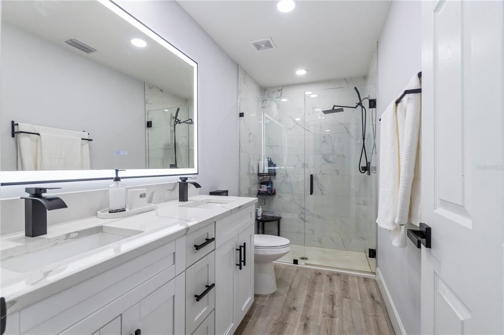 For Sale: $299,000 (3 beds, 2 baths, 1384 Square Feet)