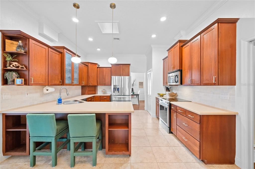 На продажу: $589,900 (3 спален, 2 ванн, 1932 Квадратных фут)