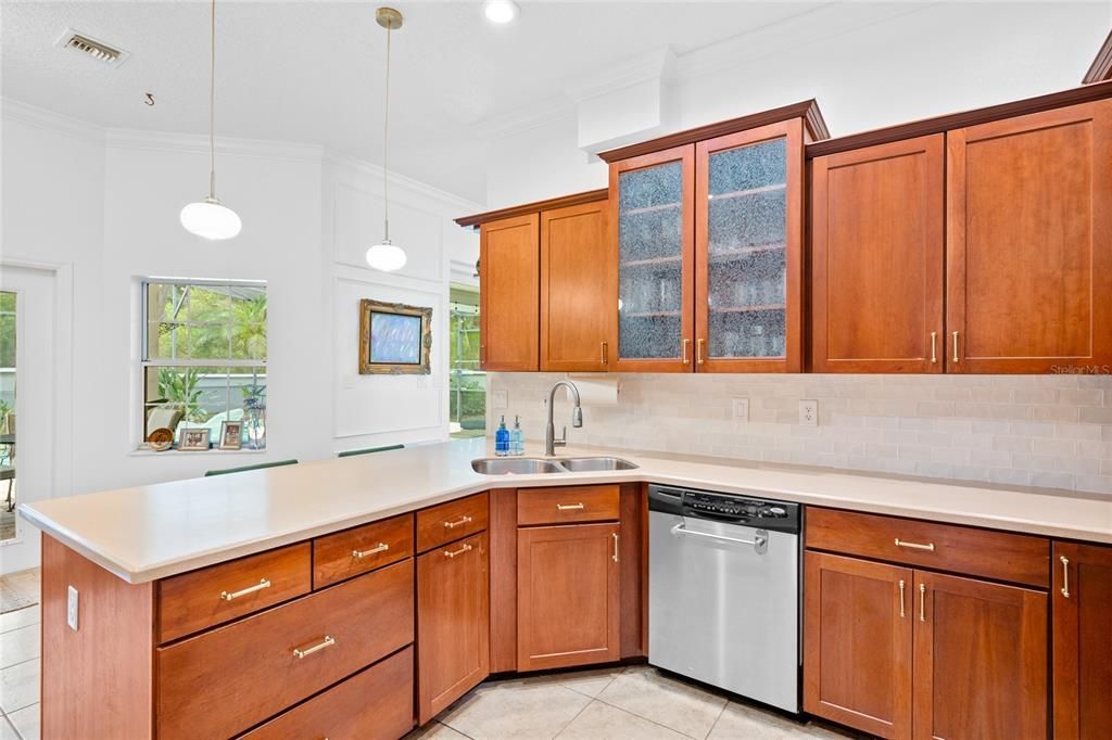 На продажу: $589,900 (3 спален, 2 ванн, 1932 Квадратных фут)