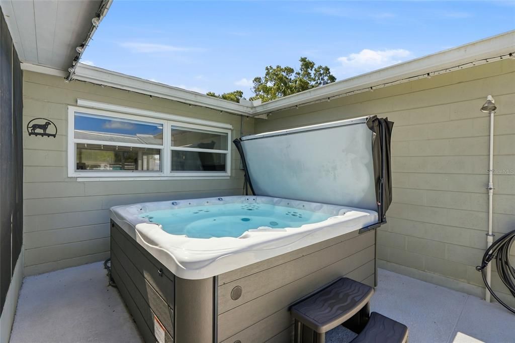 For Sale: $539,900 (2 beds, 2 baths, 1347 Square Feet)
