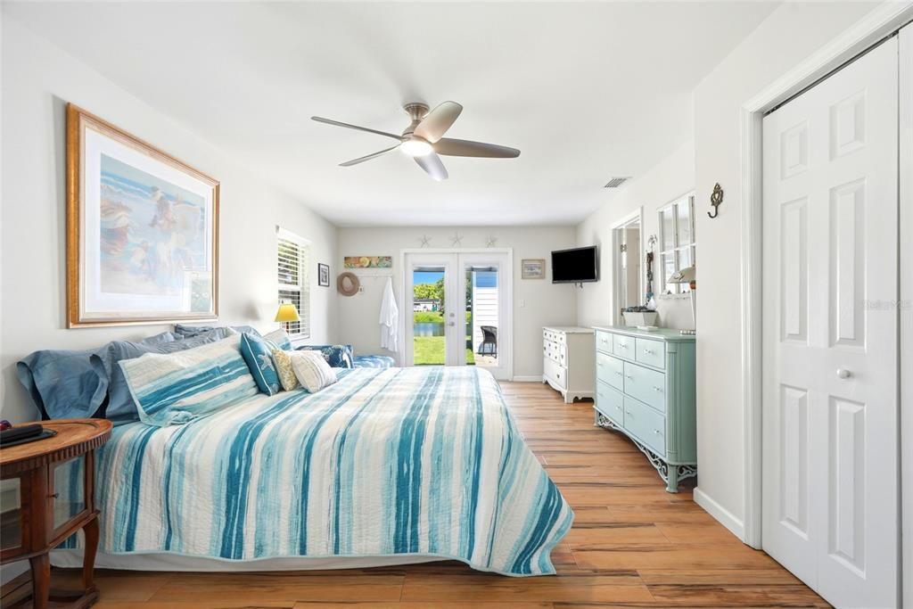 For Sale: $539,900 (2 beds, 2 baths, 1347 Square Feet)