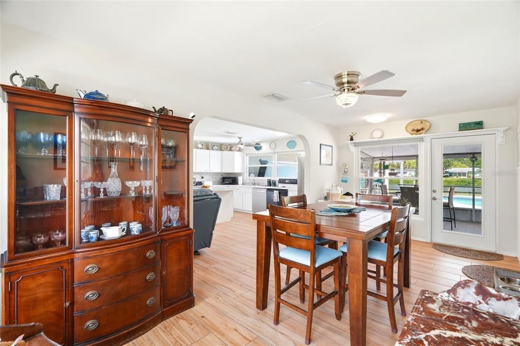 For Sale: $539,900 (2 beds, 2 baths, 1347 Square Feet)