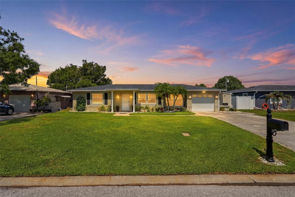 For Sale: $539,900 (2 beds, 2 baths, 1347 Square Feet)