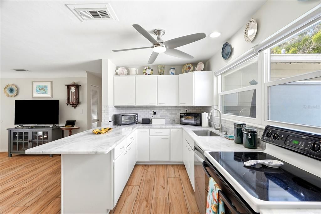 For Sale: $539,900 (2 beds, 2 baths, 1347 Square Feet)