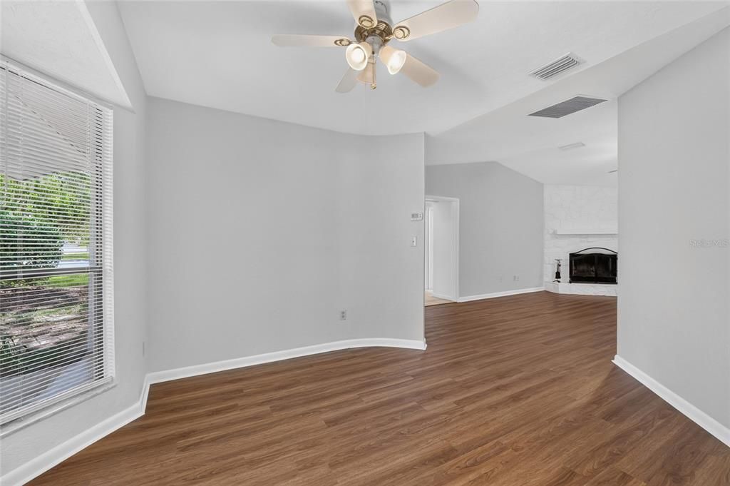 En Venta: $289,900 (3 camas, 2 baños, 1318 Pies cuadrados)