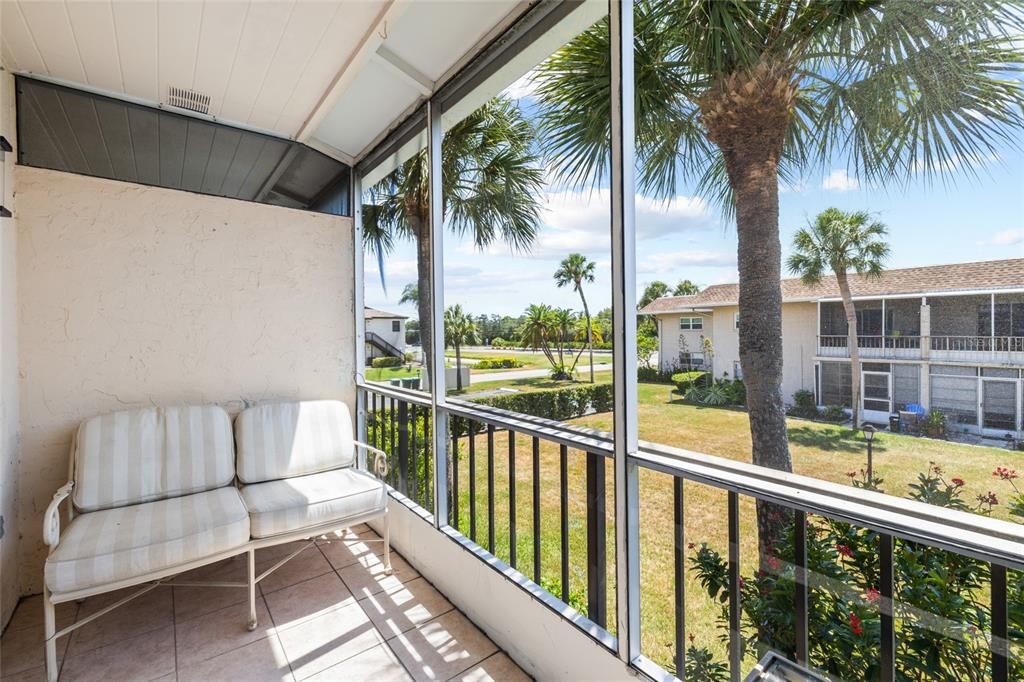For Sale: $125,000 (2 beds, 1 baths, 925 Square Feet)