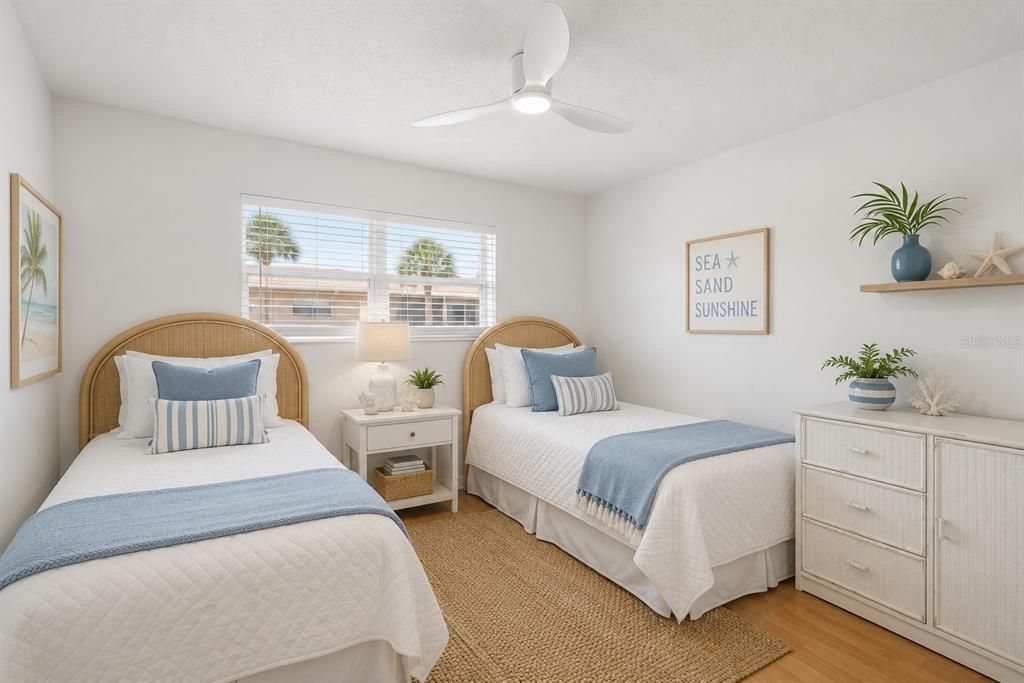 For Sale: $125,000 (2 beds, 1 baths, 925 Square Feet)