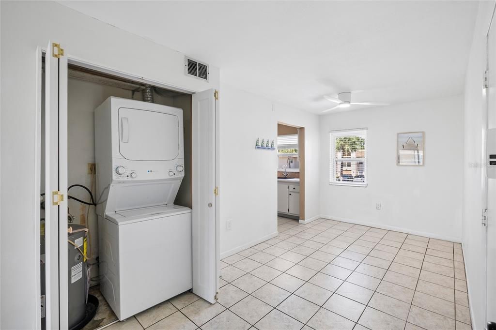 For Sale: $125,000 (2 beds, 1 baths, 925 Square Feet)