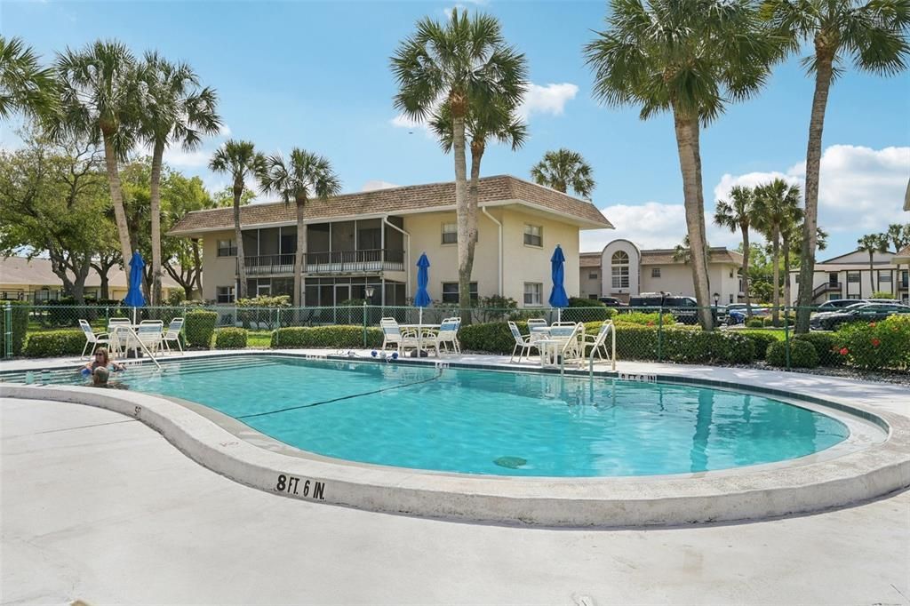 For Sale: $125,000 (2 beds, 1 baths, 925 Square Feet)