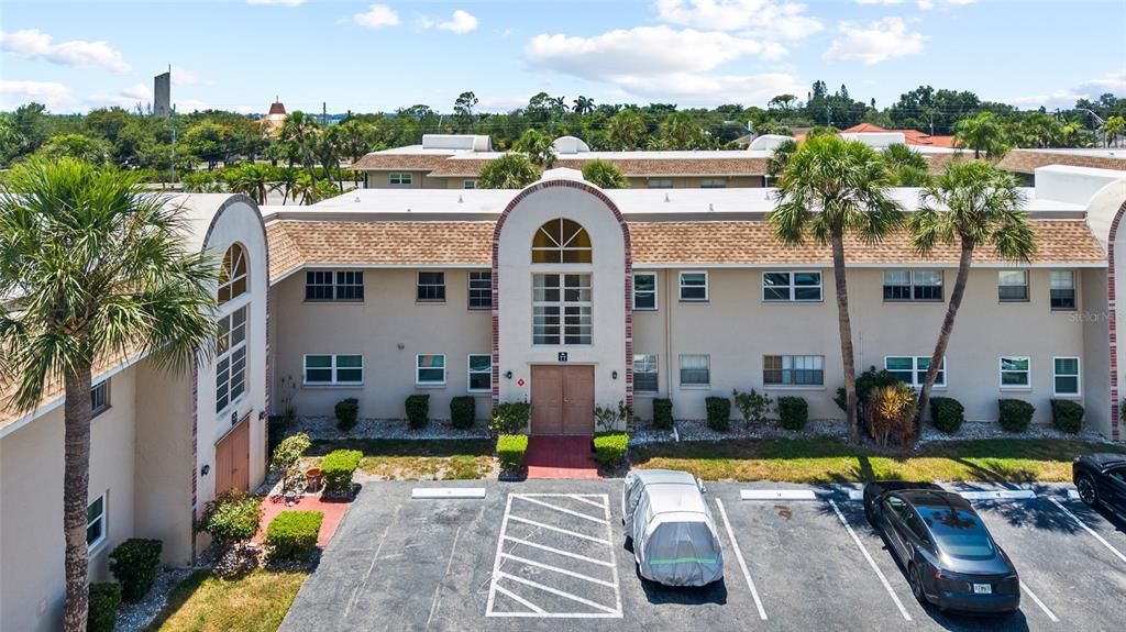 For Sale: $125,000 (2 beds, 1 baths, 925 Square Feet)