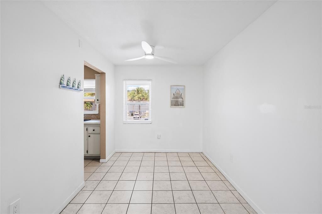For Sale: $125,000 (2 beds, 1 baths, 925 Square Feet)