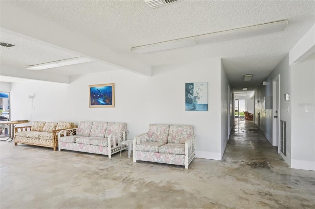 For Sale: $125,000 (2 beds, 1 baths, 925 Square Feet)